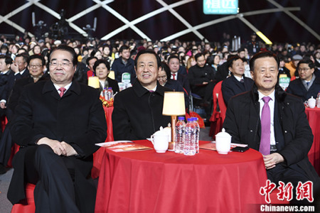 中国国务院侨务办公室党组书记、副主任许又声（左一），湖南省委副书记、省长许达哲（左二）现场观看。 中新社记者 杨华峰 摄
