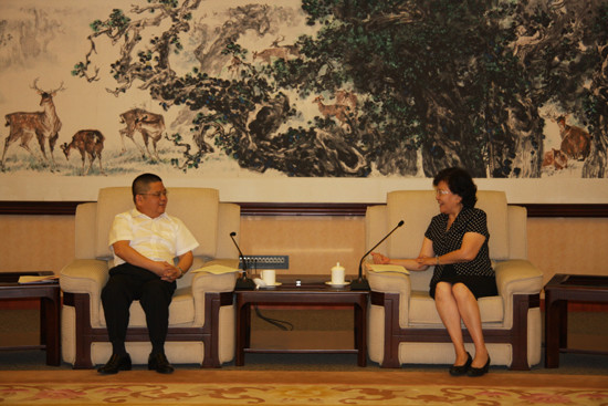 裘援平主任会见湖北省副省长甘荣坤一行