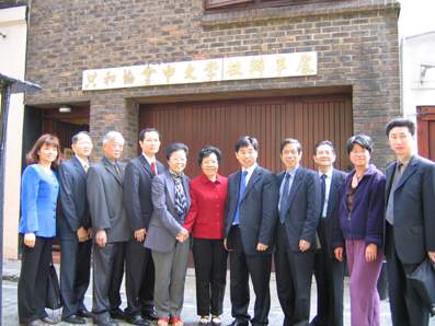 了解侨情 探讨中文教育 陈玉杰走访伦敦侨团
